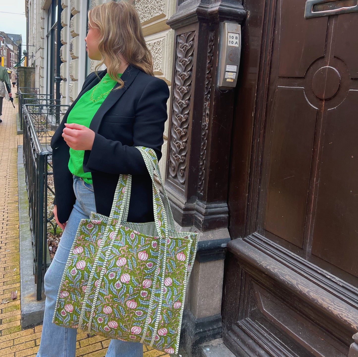 Green Grass Shopper